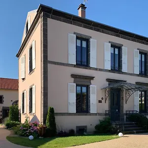 https://lenclos-de-ribains.hotels-rhonealpes.com